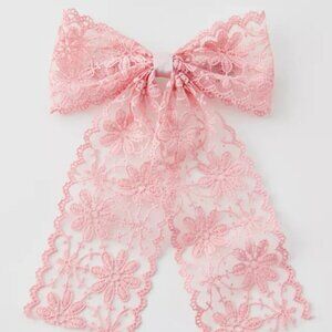 NWT Urban Outfitters Maisie Oversized Pink Lace Hair Bow Barrette
